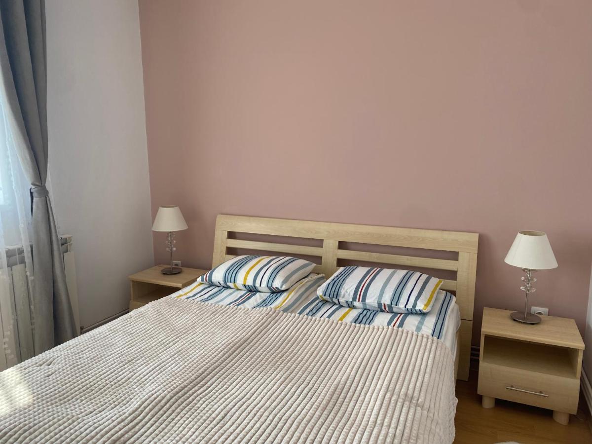 Appartement Sendy Apartman 2 à Sfântu-Gheorghe Extérieur photo
