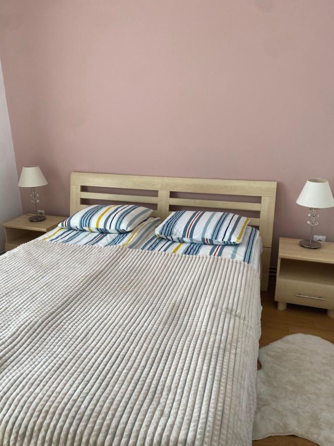 Appartement Sendy Apartman 2 à Sfântu-Gheorghe Extérieur photo